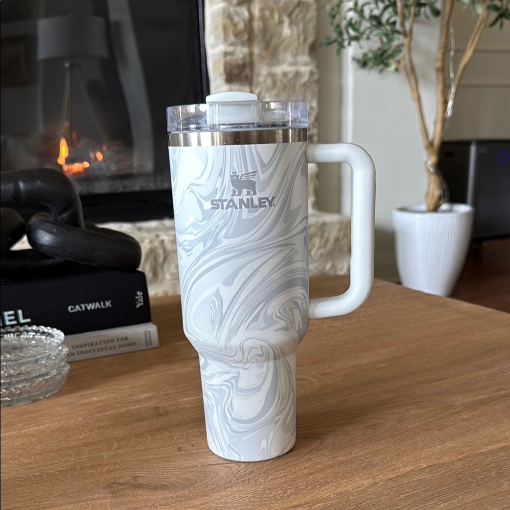Stanley 40oz Tumbler - polar swirl - used
